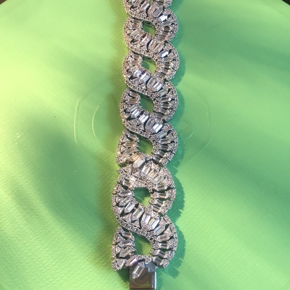 Authentic Swarovski Hyberbola Choker. New. $2000 - Picture 13 of 15